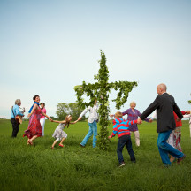 Midsommar, Svenskar i Världen