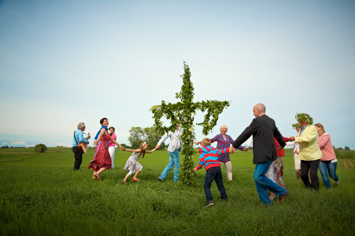 Midsommar, Svenskar i Världen